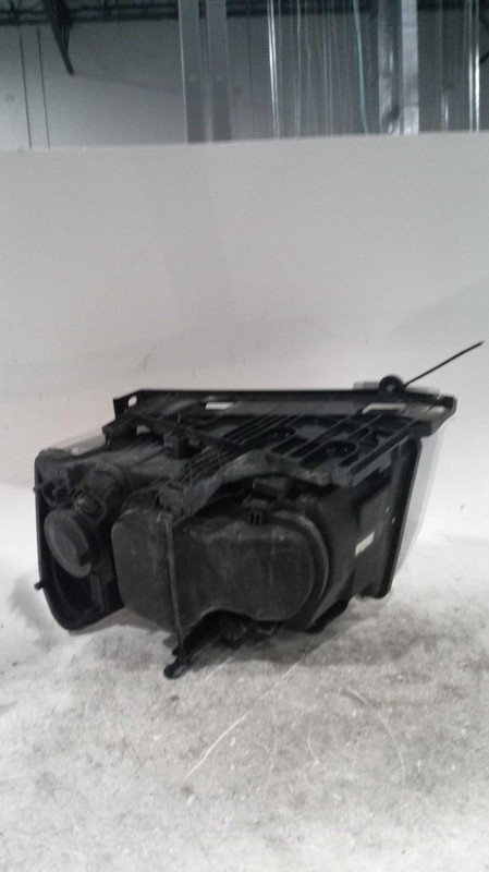 2009 Land Rover LR2 Right Headlight Assembly Grey OEM 141K Mileage