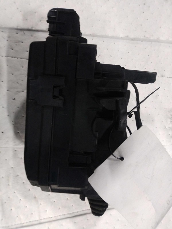 2018 Chevrolet Equinox OEM Fuse Box Black 1.5L 65K Miles 84300718