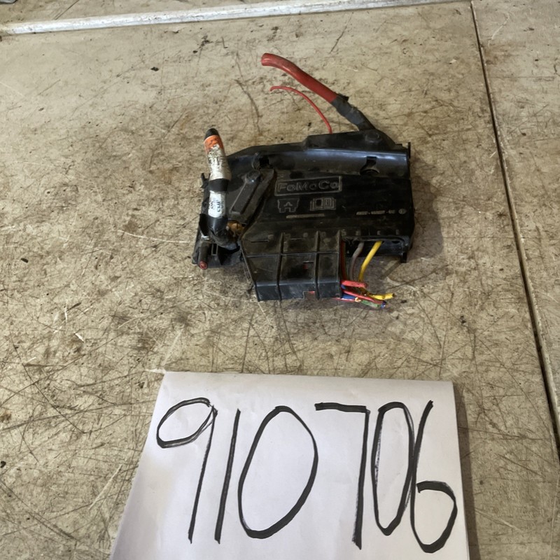 2014 Ford FUSE BOX Ford Kuga II 2013 AV6T14A067BC / 1793284