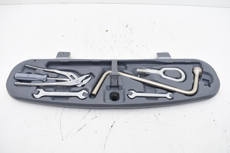 2005 BMW E46 325i COMPLETE TRUNK TOOL KIT WRENCH SET of 7 OEM KW37