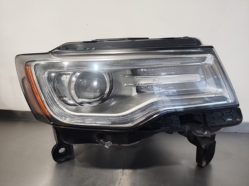 14 - 16 Jeep Grand Cherokee Headlight Xenon HID Right Passenger Non AFS 68111000