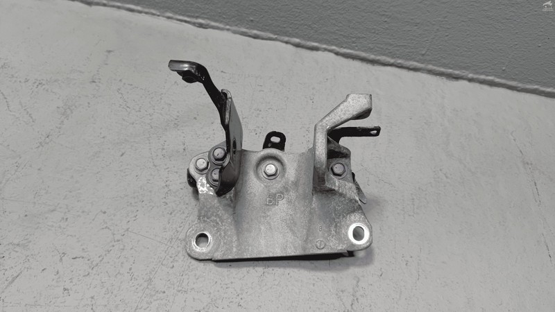2018-2024 TOYOTA CAMRY FWD ENGINE MOTOR DRIVER SIDE MOUNT BRACKET SUPPORT OEM