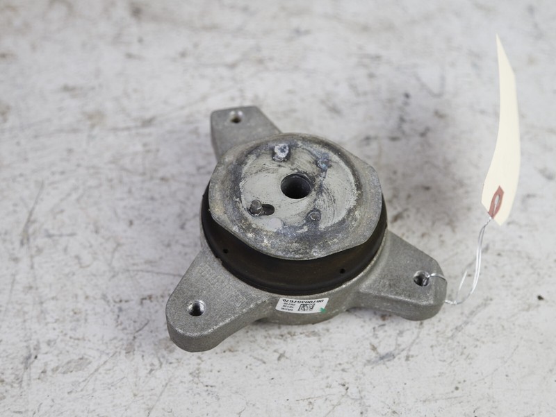 17 - 20 MASERATI GHIBLI TRANSMISSION GEARBOX SUPPORT BRACKET INSULATOR OEM