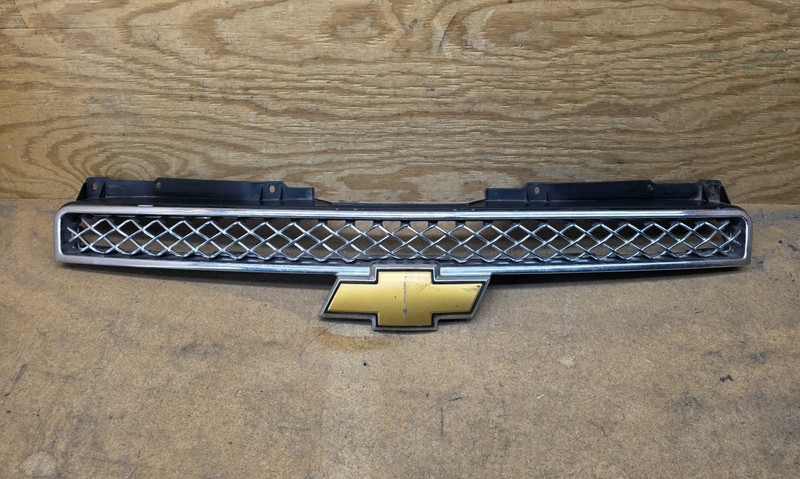 2007-11 12 13 2014 Chevy Tahoe/Suburban Front Bumper Grille Upper W/ Emblem OEM
