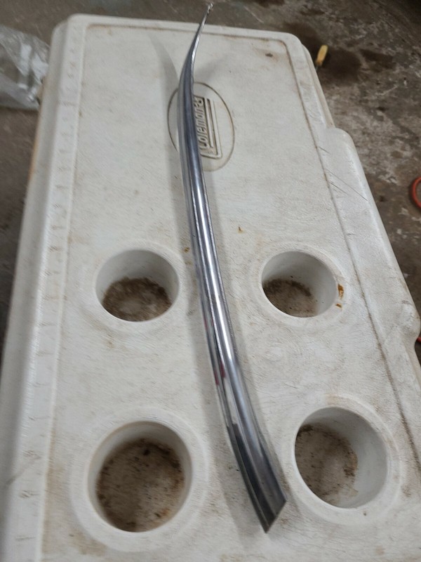 MERCEDES BENZ 220 D/8W115 PASS RIGHT WINDOW TRIM MOULDING