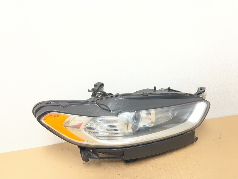 2013 to 2016 Ford Fusion Right Passenger Rh Side Headlight AB6604 DW