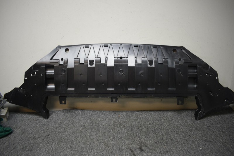 2017 VOLVO XC60 LOWER RADIATOR DEFLECTOR FACTORY OEM