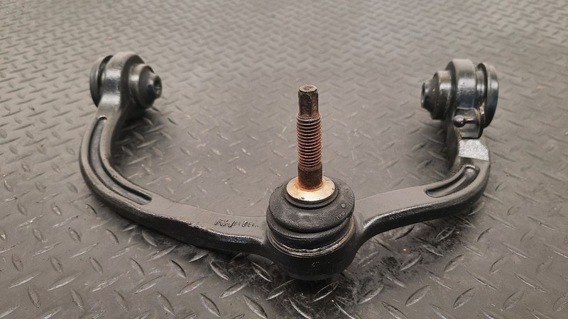03-06 Lincoln Navigator Front Right Passenger Upper Control Arm OEM 2L1Z3084CA