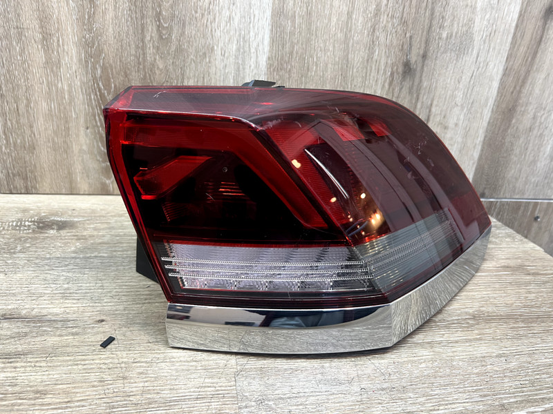 2024 VOLKSWAGEN ATLAS CROSS RH TAIL LIGHT ASSY OEM PART#3CM-945-208-D