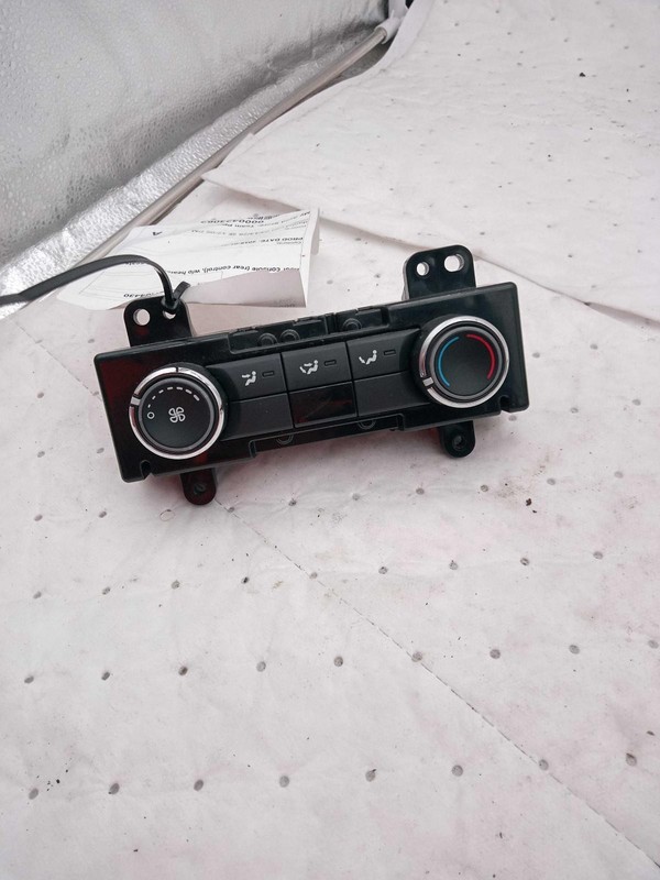 Used A/C Selector Switch fits: 2018 Ford Flex console rear control only w/o heat