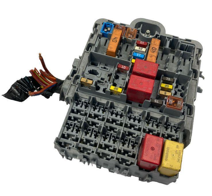 Alfa Romeo Giulia junction box 2020 block box fuse relay assembly OEM 51882145