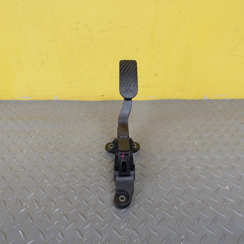 2022-2024 HYUNDAI IONIQ 5 ACCELERATOR GAS PEDAL W/ THROTTLE SENSOR 32700GI100