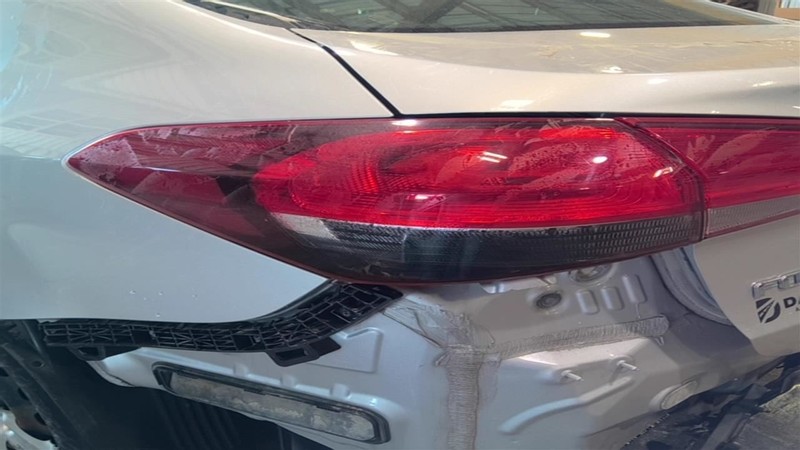 Driver Tail Light Incandescent Sedan Fits 17-18 FORTE 3558428