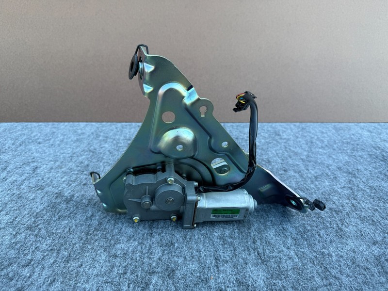 HYUNDAI GENESIS SEDAN & G80 2015-2020 OEM TRUNK LID POWER OPEN MOTOR LIFTER ASSY