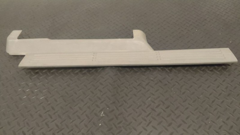 99-07 Chevrolet Silverado Single Cab Front Right Floor Scuff Plate OEM 15068360