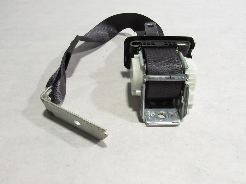 16-20 Cadillac CT6 2017 Rear Center Middle Seat Belt Retractor ;:A