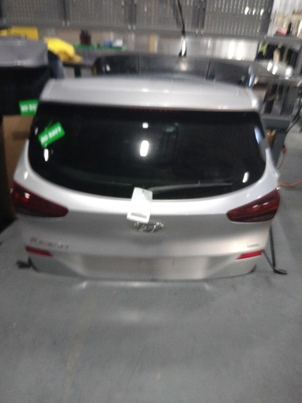 Used Deck Lid fits: 2019 Hyundai Tucson w/privacy tint glass incandescent lamps