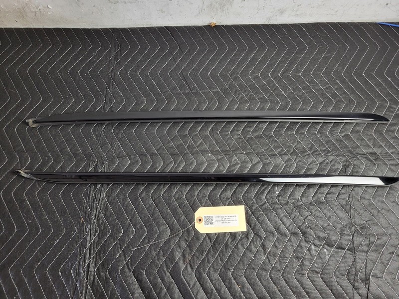 Used Oem Kia Gloss Black Right & Left Roof Rail Luggage for 2021-2023 Sorento