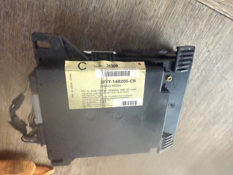 2002-2003 Ford Taurus fuse junction box 2F1T-14A067-AB
