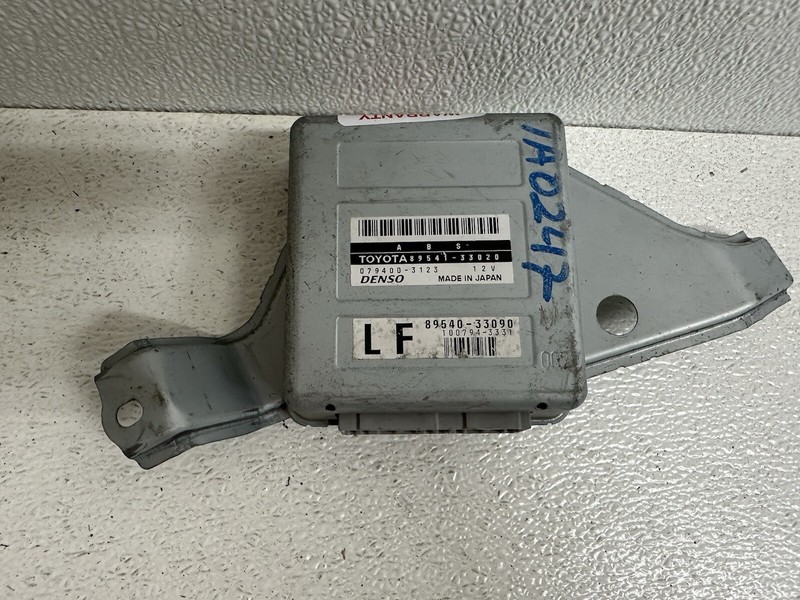 1997-1998 Lexus ES300 ABS Anti Locking Brakes Control Module Computer Brake