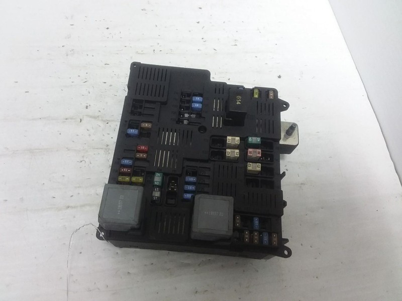 Engine Fuse Relay Block Box OEM 2016-2024 Volvo XC90 32212298