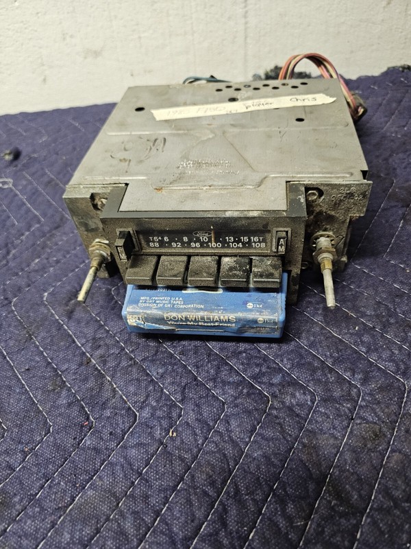 1985-86 Ford F150-250/ Bronco, AM/FM Stereo 8 Track Player