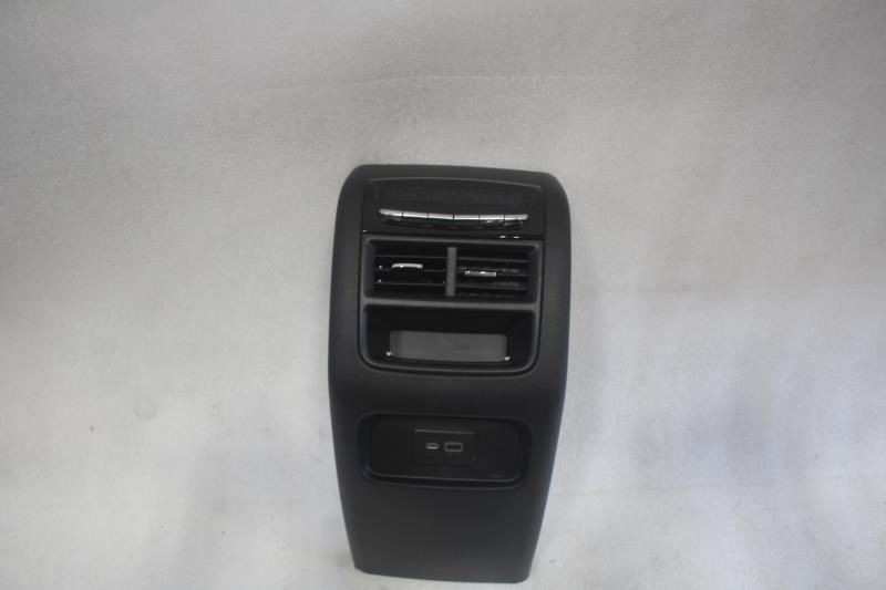 2021 2022 2023 CADILLAC XT5 CONSOLE REAR AIR VENTS USB OUTLET CLIMATE CONTROL