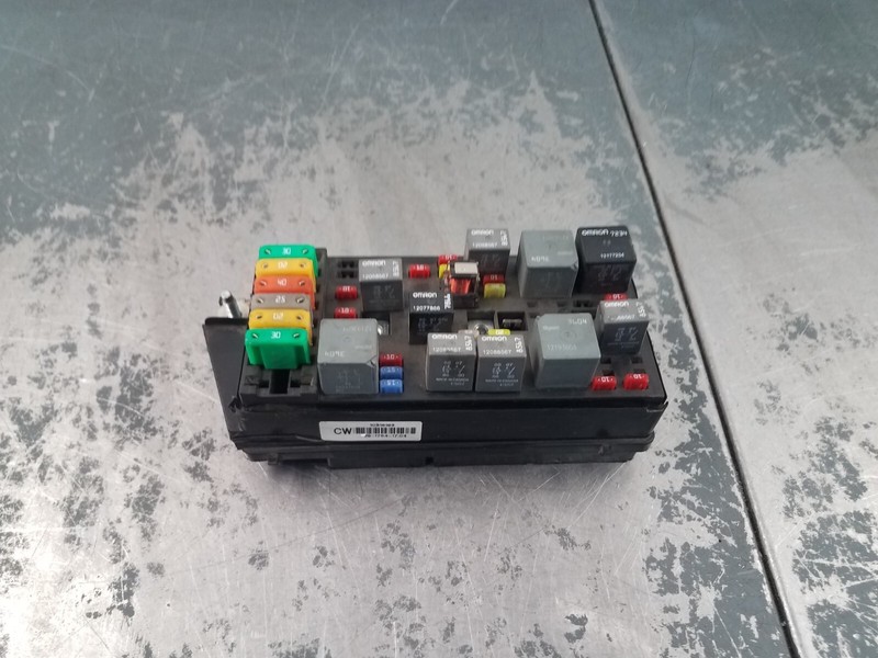 2004 Chevy Corvette C5 Engine Fuse Panel #3973 B1