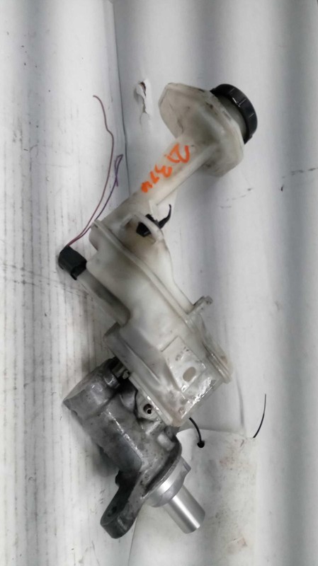 2015 Nissan Rogue Brake Master Cylinder OEM 460104CU0A Used 117k Miles