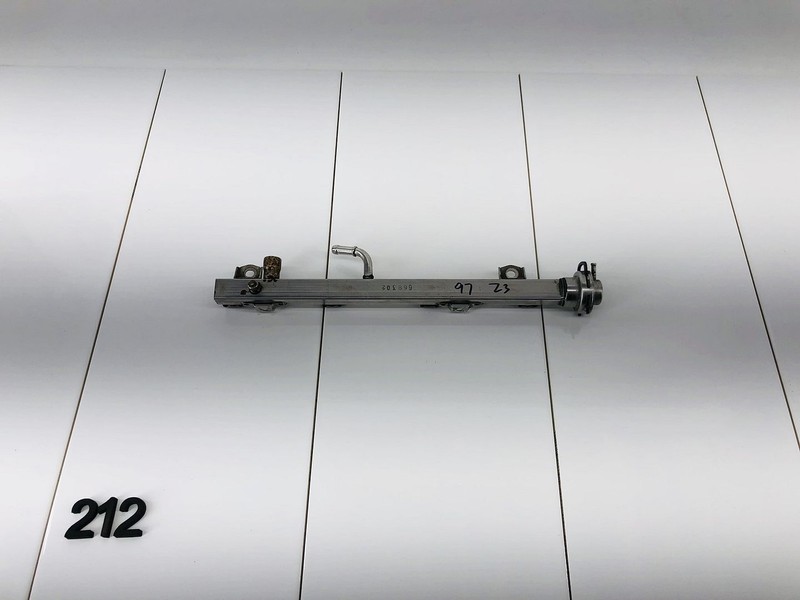 97-98 BMW Z3 1.9L L4 GAS ENGINE MOTOR FUEL INJECTOR RAIL RAMP TUBE OEM