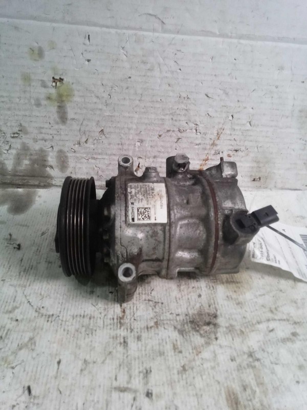 2016 Volkswagen GOLF A/C Compressor OEM 5Q0820803E 120K Miles Red