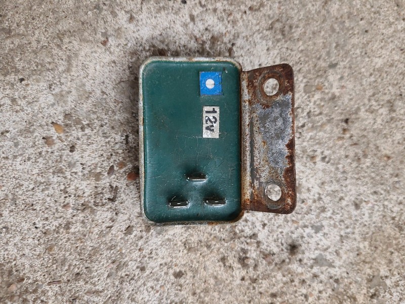 Mercedes-benz W115 110 12V Relay 220 D/8