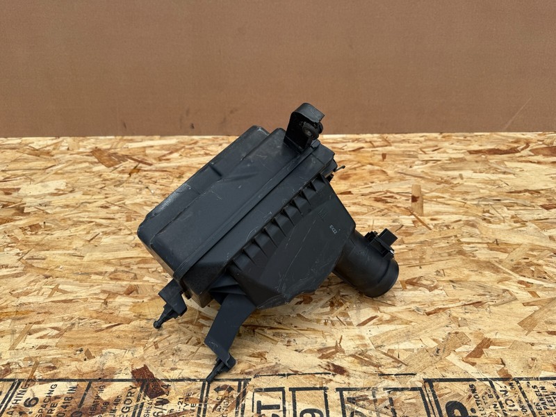 INFINITI FX50 2009-2013 OEM LEFT DRIVER AIR BOX CLEANER INTAKE 5.0L V8 ASSEMBLY