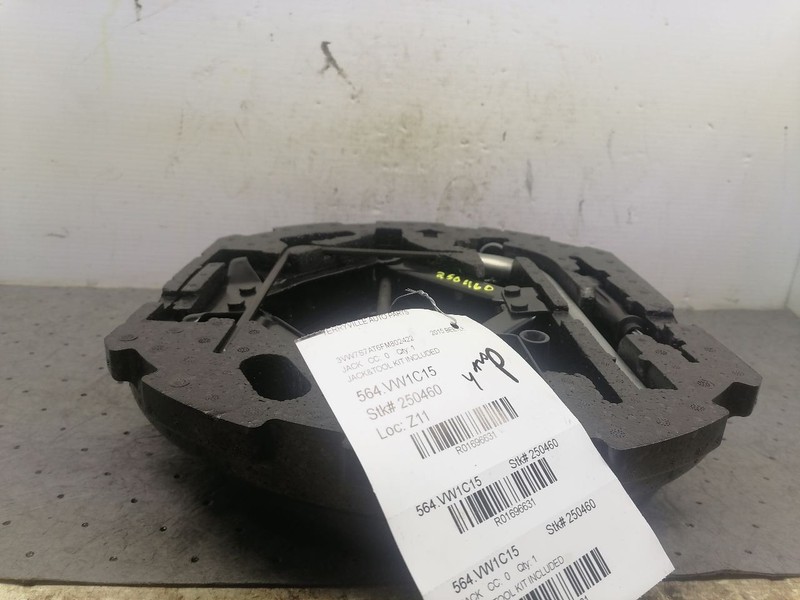 BEETLE 2015 Jack and Tools 1696631