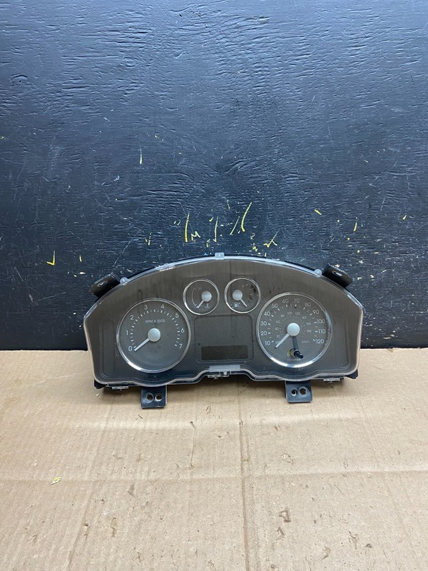 2005 to 2007 Mercury Montego Speedometer Cluster AA8168