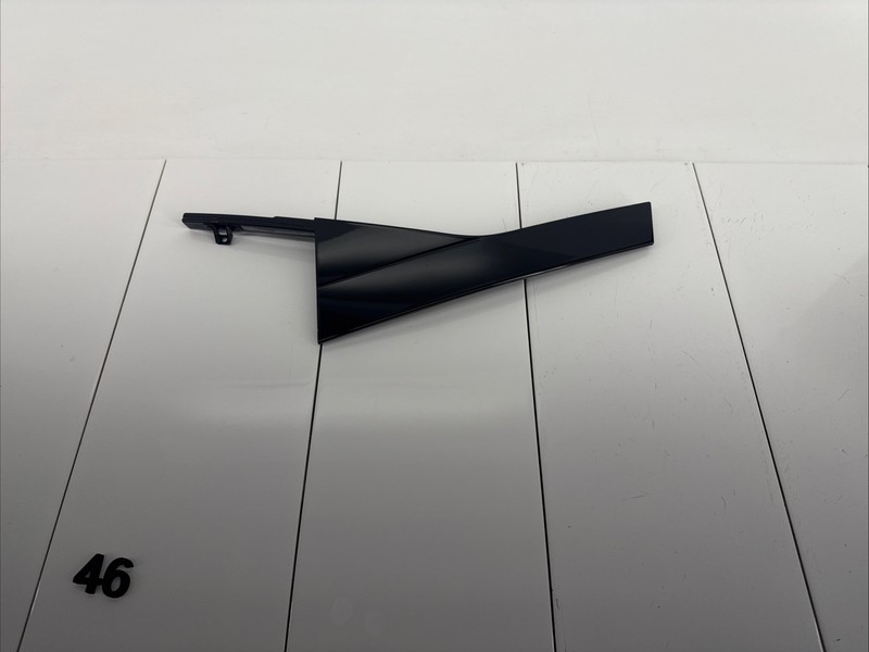 10-17 VOLVO XC60 REAR LEFT DRIVER SIDE TAILGATE LIFTGATE MOLDING COVER OEM