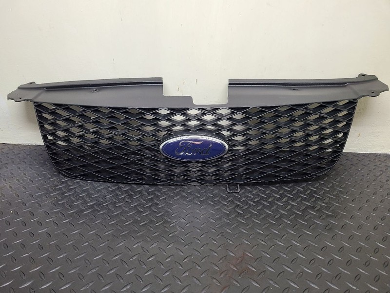 05-07 Ford Freestyle Grille Upper Trim Black OEM 5F9Z-8200-AAA