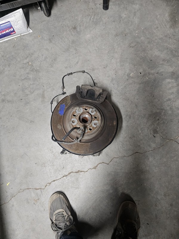 2014 2015 2016 2017 2018 Jeep Cherokee Rear Left Side Spindle Knuckle Hub