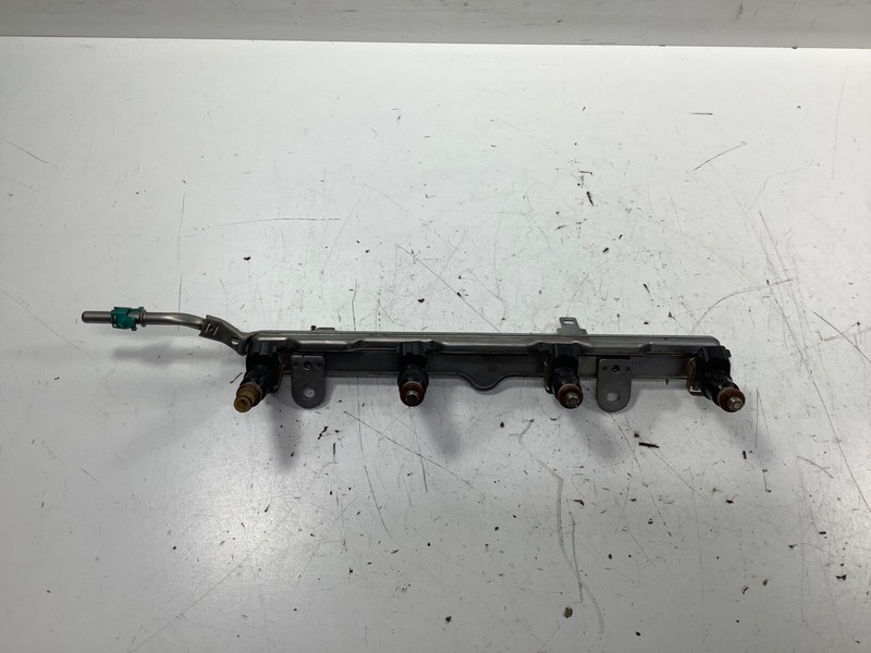 08-011 Honda Civic SI Fuel Injectors & Fuel Pipe Rail 16620-RAA-A01 OEM