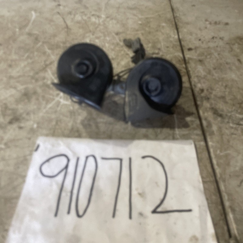 04-09 Cadillac SRXSet of Two HornsOEM