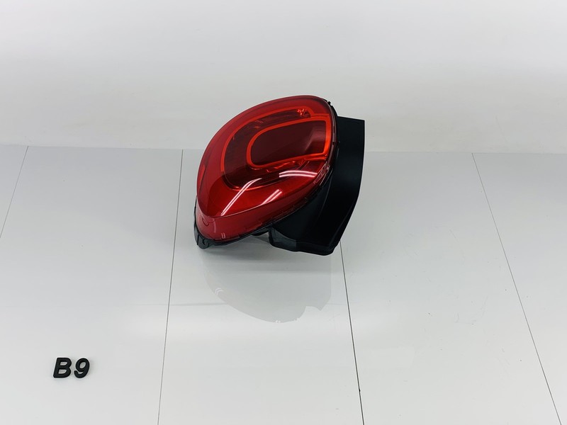 14-19 FIAT 500L REAR RIGHT SIDE QUARTER PANEL ON BODY TAIL BRAKE STOP LIGHT OEM