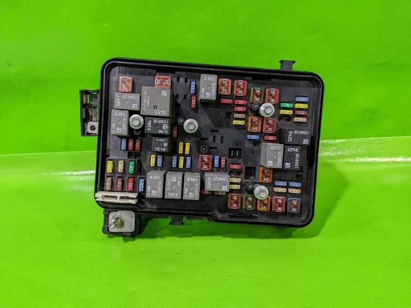 11 12 TERRAIN 3.0L ENGINE FUSE RELAY BOX OEM 4375-22