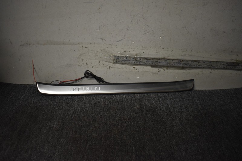 INFINITI ILLUMINATED KICK PLATE FRONT PLATE RIGHT SIDE FACTORY OEM