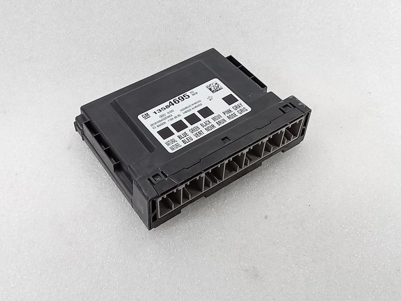 2013-2017 Chevrolet Equinox Cruze 7784 Body Control Module BCM 13584695