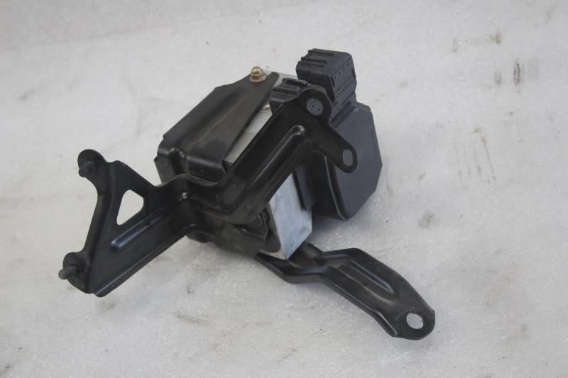 1999 LEXUS SC300 ANTI LOCK BRAKE ABS PUMP NON-TRACTION TYPE 44050-53011