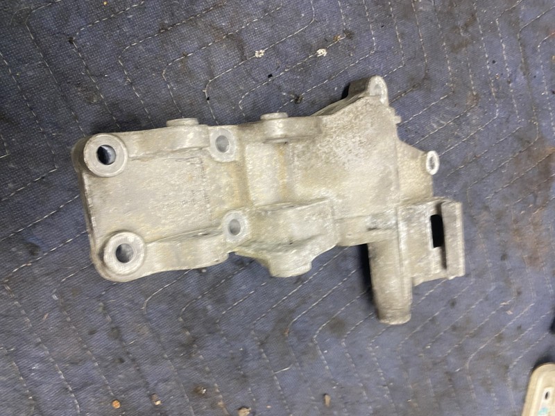 2014 Jeep Patriot Sport 2.4 4x4 Alternator Mounting Bracket OEM