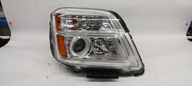 16-'17 GMC TERRAIN Right passenger headlight OEM Grade A!