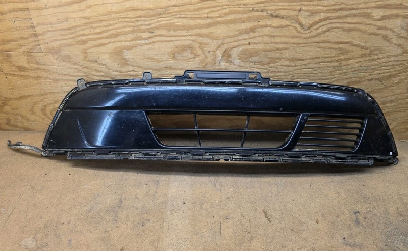 2016 2017 2018 KIA Sorento Limited SX Front Bumper Lower Grille 86560-C6210 OEM