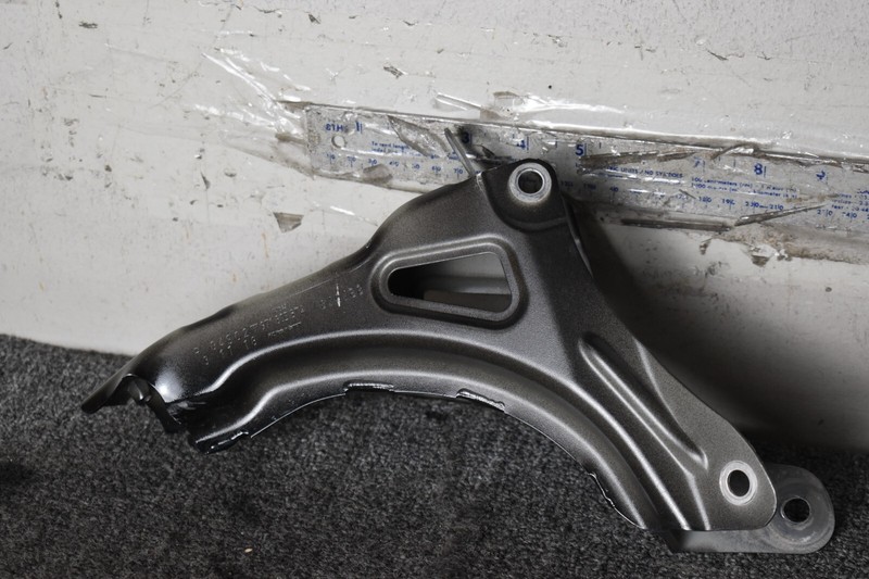 2018-2022 PORSCHE PANAMERA 4 FRONT RIGHT MOUNT BRACKET FACTORY OEM