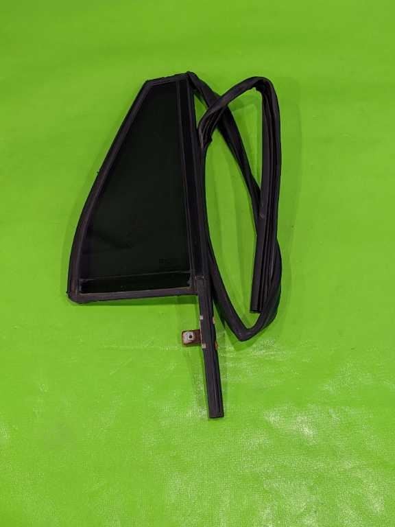 08-17 ENCLAVE PASSENGER RIGHT REAR VENT GLASS OEM 4282-62